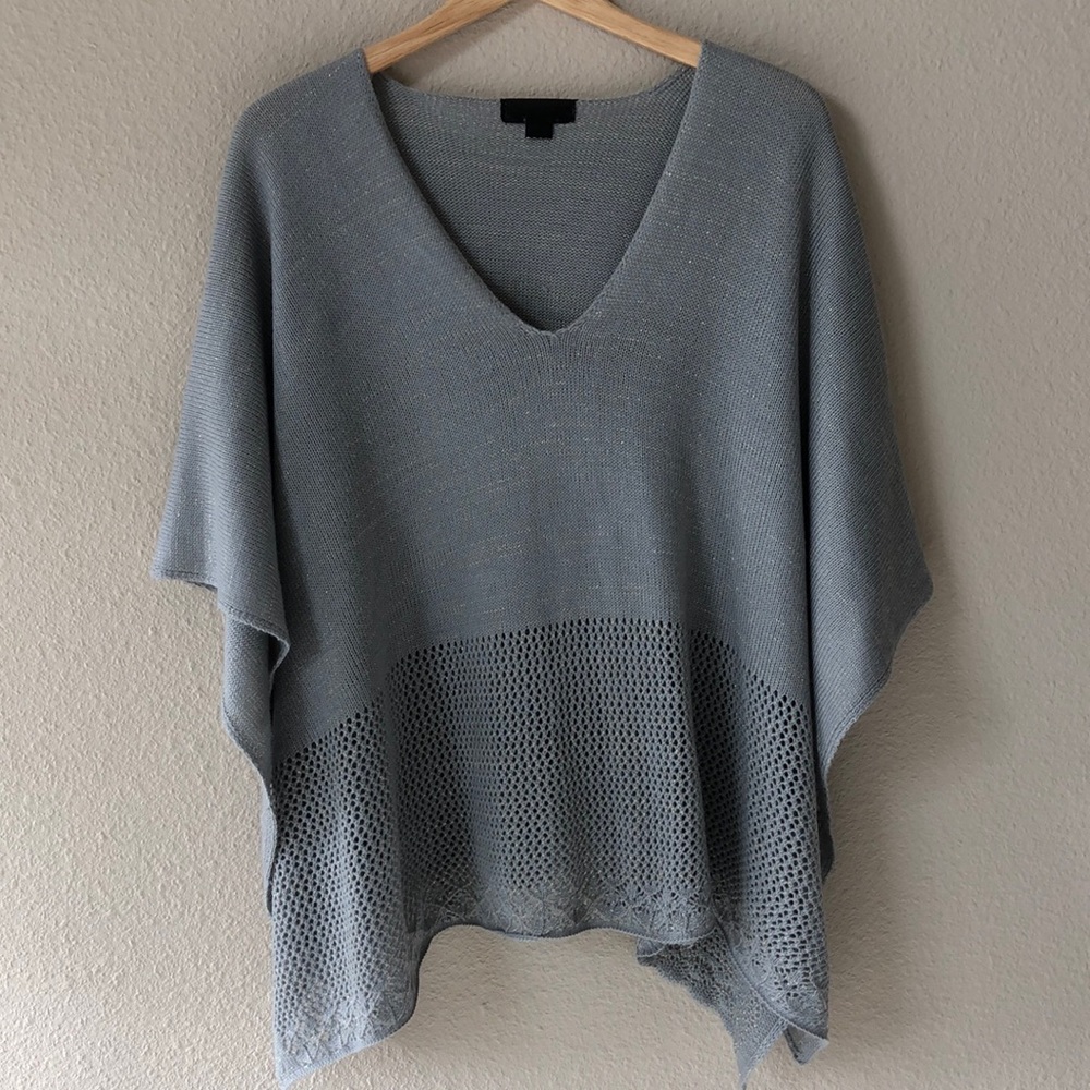 Gray Poncho-Style Sweater with V-Neck and Textured Hem